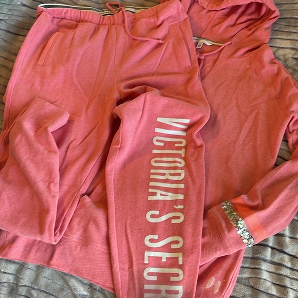 Vintage Victoria’s Secret sweatsuit - Picture 5 of 5